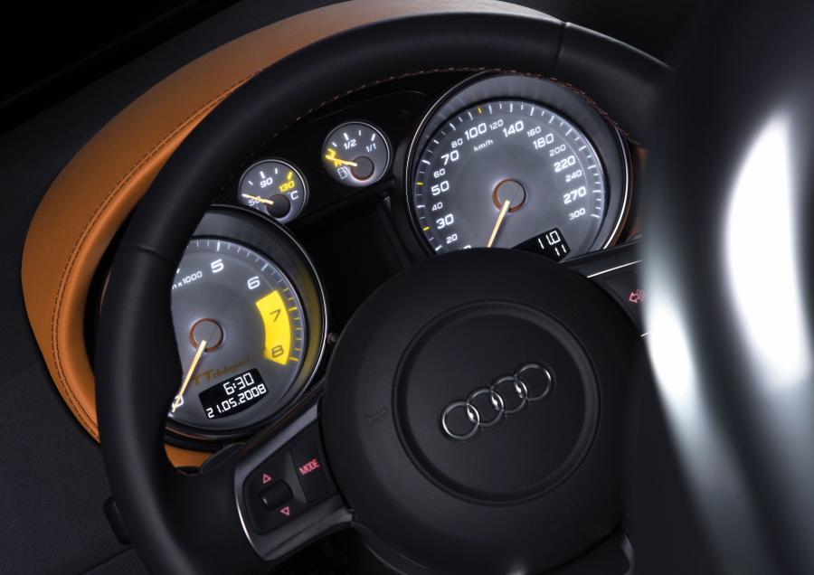 Панель приборов Audi TT Clubsport Quattro Concept 2008 года  (фото 6 из 7)